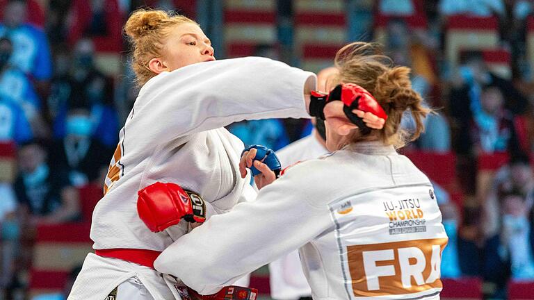 Annalena Bauer (links) im Finale gegen die Französin Chloé Lalande. Annalena Bauer (links) im Finale gegen die Französin Chloé Lalande.