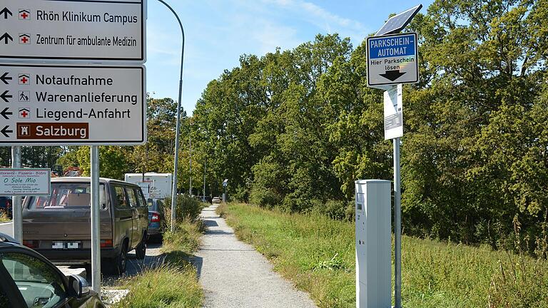 Nicht mehr gratis. Die Stadt hat in der Von-Guttenberg-Straße und in der Burgstraße in Herschfeld neue Parkscheinautomaten aufgestellt.