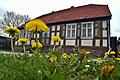 Ein Häuschen am ruhigen Stadtrand. So stellen sich viele junge Leute ihr 40. Lebensjahr vor. Foto: Patrick Pleul       -  Erbschaftssteuer für Immobilien: 2023 hat sich der Freibetrag geändert. Immobilien können Sie trotzdem unter bestimmten Voraussetzungen steuerfrei erben.