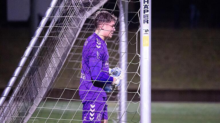 Das Duell um die Torhüterposition beim TSV Aubstadt ist wieder offen. Maximilian Weisbäcker (im Bild) konnte sich im Test gegen den FC Strahlungen allerdings ebenso wenig auszeichnen wie sein Konkurrent Vladyslav Vertiei.