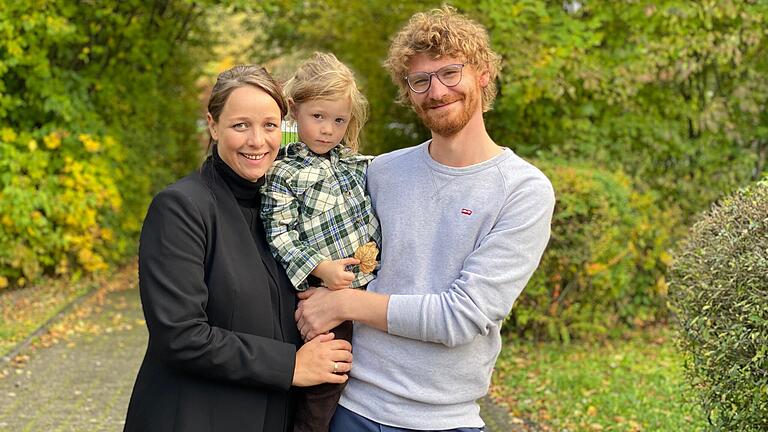 Melina Racherbäumer mit ihrem Sohn Jaro und Ehemann Martin Grötzinger. Melina Racherbäumer mit ihrem Sohn Jaro und Ehemann Martin Grötzinger. 