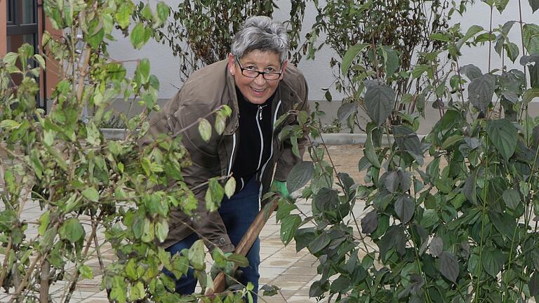 Marita Schmitt aus Altbessingen liebt die Arbeit in freier Natur. Auch mit 72 Jahren ist sie noch zeitweise als Gartenpflegerin beschäftigt. (Archivfoto) Marita Schmitt aus Altbessingen liebt die Arbeit in freier Natur. Auch mit 72 Jahren ist sie noch zeitweise als Gartenpflegerin beschäftigt. (Archivfoto)