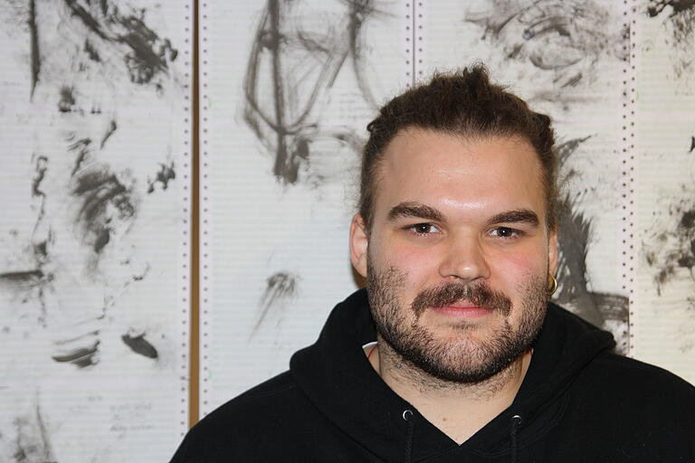 Der Raumkünstler Max Gehlofen betätigt sich in seiner neuen Ausstellung auch als Zeichner. Der Raumkünstler Max Gehlofen betätigt sich in seiner neuen Ausstellung auch als Zeichner.