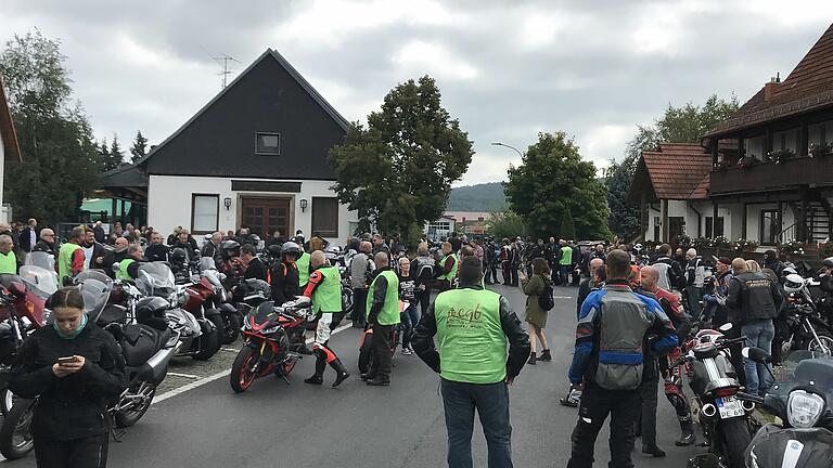 Der Motorradgottesdienst mit anschließender Segnung der Motorräder und deren Piloten.