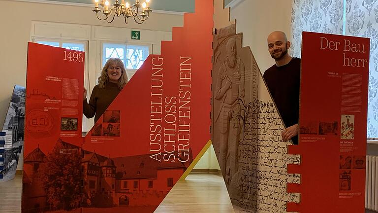 Elfriede Böck, Leiterin des Hammelburger Museums, und Christoph Joa, der die Regionalausstellung des Bundeswehr-Dienstleistungszentrums im Lager betreut, haben zusammen recherchiert. Das Ergebnis ist eine beeindruckende Ausstellung über Schloss Greifenstein in Bonnland, modern und farbenprächtig, die am 7. April im Stadtmuseum eröffnet wird. Foto: Kerstin Väth       -  Elfriede Böck, Leiterin des Hammelburger Museums, und Christoph Joa, der die Regionalausstellung des Bundeswehr-Dienstleistungszentrums im Lager betreut, haben zusammen recherchiert. Das Ergebnis ist eine beeindruckende Ausstellung über Schloss Greifenstein in Bonnland, modern und farbenprächtig, die am 7. April im Stadtmuseum eröffnet wird. Foto: Kerstin Väth