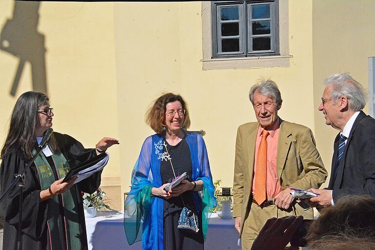 Dank sagte Pfarrerin Beate Hofmann-Landgraf an die Schirmherrn, Baron Hans Freiherr von Bibra und seine Frau Yvonne, sowie Architekt Dag Schroeder.&nbsp;