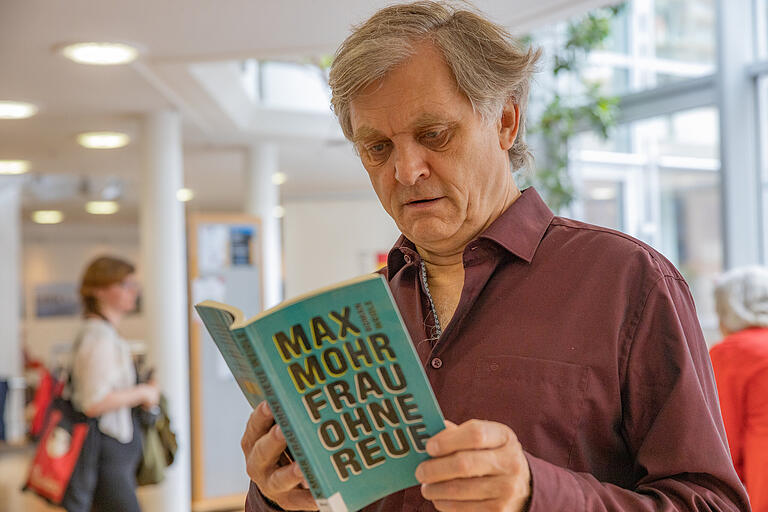 Rainer Appel wird aus dem Buch 'Frau ohne Reue' von Max Mohr lesen. Rainer Appel wird aus dem Buch 'Frau ohne Reue' von Max Mohr lesen.