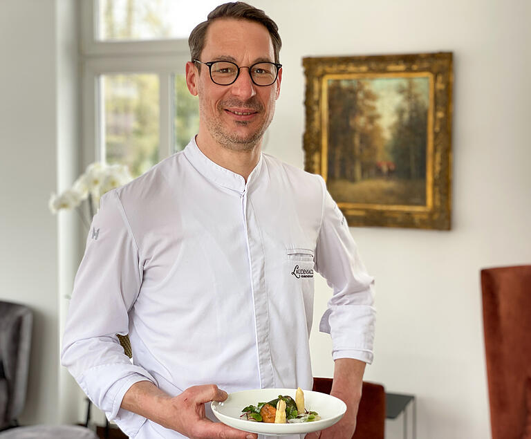 Mag Spargel gerne als Vorspeise mit Saibling: Sternekoch Frederik Desch. Mag Spargel gerne als Vorspeise mit Saibling: Sternekoch Frederik Desch.