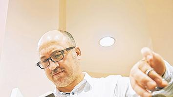 Würzburg liest: Beim Schneiden. Würzburg liest: Beim Schneiden.