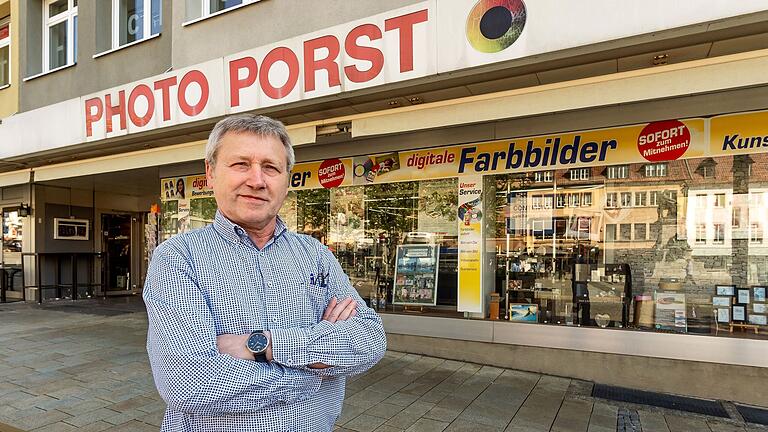 Nach 50 Jahren hat ein weiteres Fachgeschäft geschlossen: 'Photo Porst'. Im Bild Inhaber Klaus Pfrang. Nach 50 Jahren hat ein weiteres Fachgeschäft geschlossen: 'Photo Porst'. Im Bild Inhaber Klaus Pfrang.
