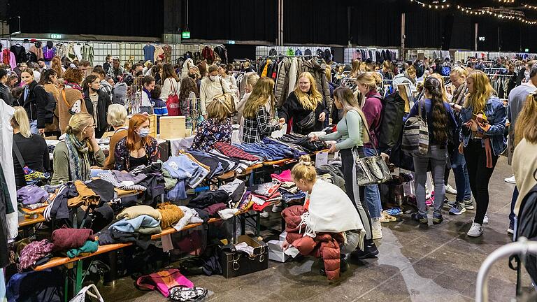 Auch Kleidermärkte und andere Veranstaltungen finden in der Halle statt, sie ist keine reine Konzerthalle. Auch Kleidermärkte und andere Veranstaltungen finden in der Halle statt, sie ist keine reine Konzerthalle.
