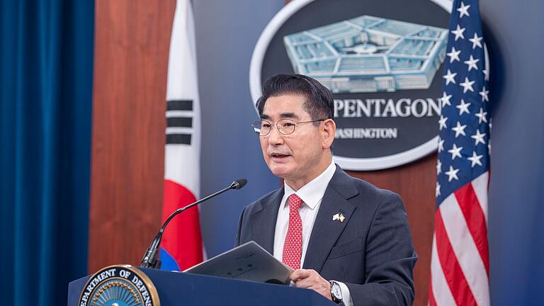 Verteidigungsminister von Südkorea zu Besuch in den USA       -  Kim Yong Hyun, ehemaliger Verteidigungsminister von Südkorea, ist von der Staatsanwaltschaft verhaftet worden.