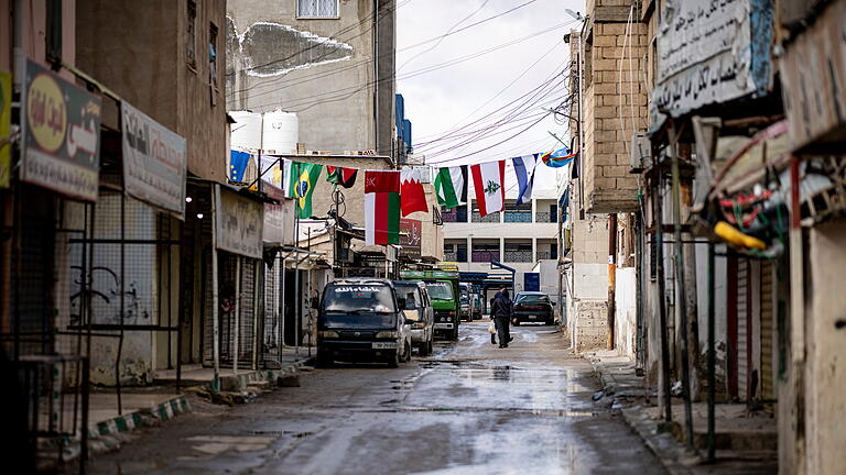 Außenministerin Baerbock in Jordanien.jpeg       -  Eine Straße im Flüchtlingslager Talibeh des Hilfswerks der Vereinten Nationen für Palästina-Flüchtlinge.