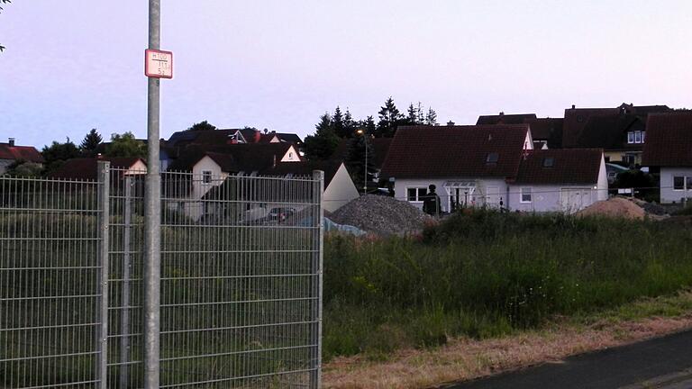 Das Heizhaus für die Nahwärme könnte auf der Fläche neben
dem Bauhof in Burglauer gebaut werden.