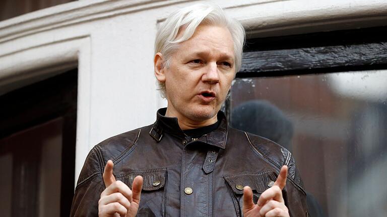 Julian Assange - Bei einer Verurteilung ohne eine Vereinbarung mit der Staatsanwaltschaft könnten Assange wegen Spionage bis zu 175 Jahre Haft drohen (Archivbild). Julian Assange - Bei einer Verurteilung ohne eine Vereinbarung mit der Staatsanwaltschaft könnten Assange wegen Spionage bis zu 175 Jahre Haft drohen (Archivbild).