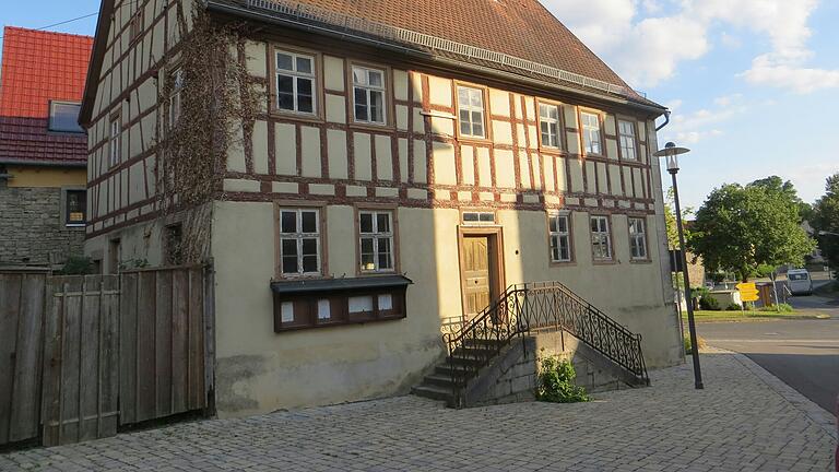 Das alte Rathaus in Baldersheim: von der Stadt Aub zurückgekauft soll es künftig Wohnzwecken dienen. Das alte Rathaus in Baldersheim: von der Stadt Aub zurückgekauft soll es künftig Wohnzwecken dienen.
