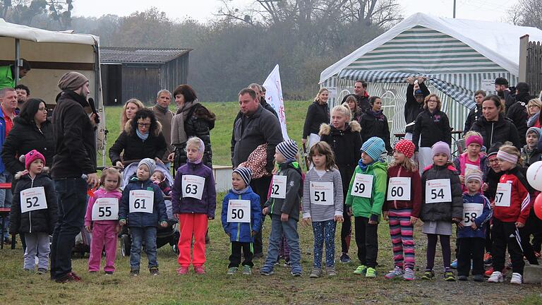 Zum dritten „Ottmar-Schneider-Gedächtnislauf“ in Aidhausen waren am Samstag rund 200 Teilnehmer angereist.