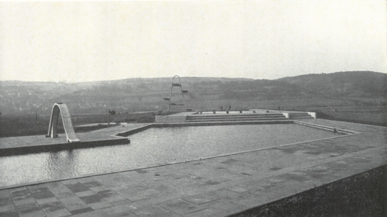 Auch an die Kleinen wurde damals gedacht. Ein großzügig angelegtes Nicht-Schwimmerbecken lädt zu Spiel und Spaß im Wasser ein. - Auch an die Kleinen wurde damals gedacht. Ein großzügig angelegtes Nicht-Schwimmerbecken lädt zu Spiel und Spaß im Wasser ein. Auch an die Kleinen wurde damals gedacht. Ein großzügig angelegtes Nicht-Schwimmerbecken lädt zu Spiel und Spaß im Wasser ein. - Auch an die Kleinen wurde damals gedacht. Ein großzügig angelegtes Nicht-Schwimmerbecken lädt zu Spiel und Spaß im Wasser ein.