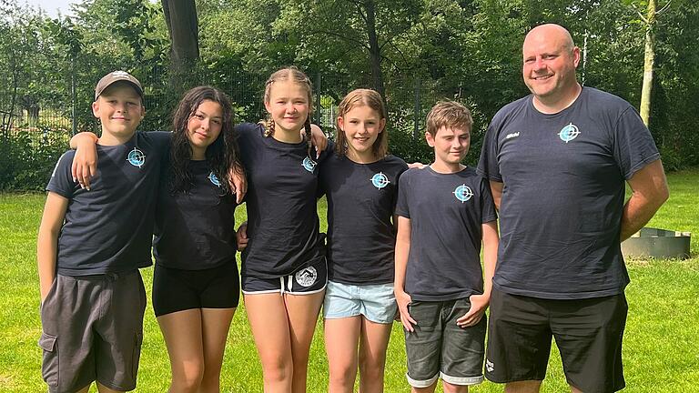 Gruppenbild vom Wettkampf in Großostheim (von links): Lars Behr, Angela Ebert-Plasencia, Ronja Brehm, Leonie Spiegel, Ludwig Beck und Trainer Michael Stumm.