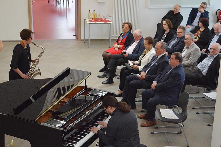 Gesangliche und musikalische Beiträge umrahmten den Festakt '40 Jahre Berufsfachschule für Musik'. Gesangliche und musikalische Beiträge umrahmten den Festakt '40 Jahre Berufsfachschule für Musik'.