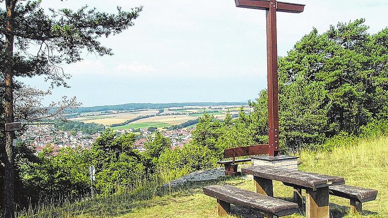 Der Lauertalblick des neuen Strahlunger Premiumwanderwegs.