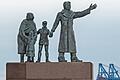 Eine Bronzeplastik einer jungen Familie steht als Auswandererdenkmal an der Wesermündung in Bremerhaven (Bremen). Über Bremen sind zum Ende des 19. und zu Beginn des 20. Jahrhunderts eine große Anzahl von Europäern in die Neue Welt aufgebrochen.