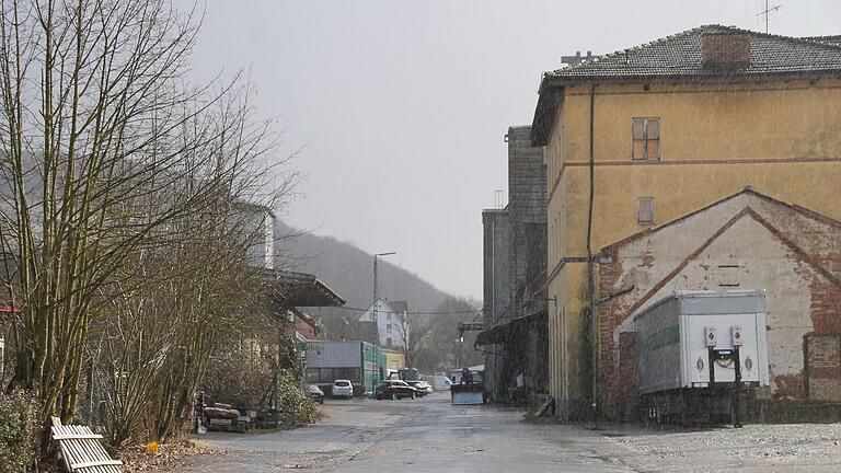 Bis in der Ladestraße in Gemünden ein neues Nahversorgungszentrum entstehen kann, muss einiges an Planung und Vorarbeiten passieren (Archivbild).