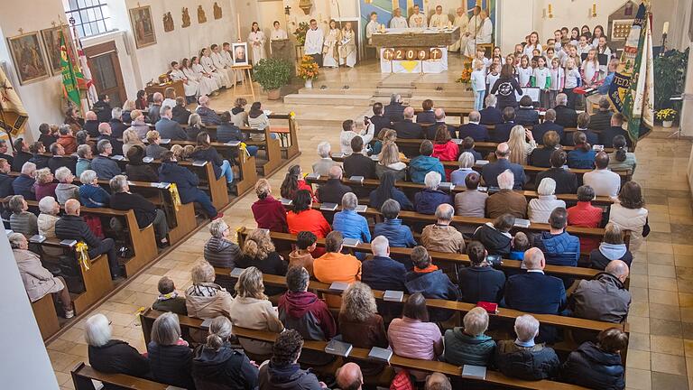 Volle Bänke gab es bei der 200-Jahr-Feier in St. Josef.