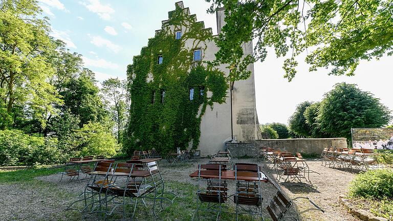 Die Gaststätte in der Hallburg wird es nicht mehr geben, nur noch den Biergarten mit Selbstbedienung.