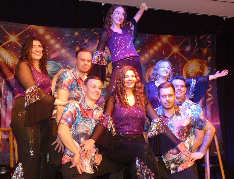 Perfektes 'Disco Fever' verkörperte die Tanzgruppe Discochicas bei der Faschingssitzung des Frauenbundes im Stammheim. Perfektes 'Disco Fever' verkörperte die Tanzgruppe Discochicas bei der Faschingssitzung des Frauenbundes im Stammheim.