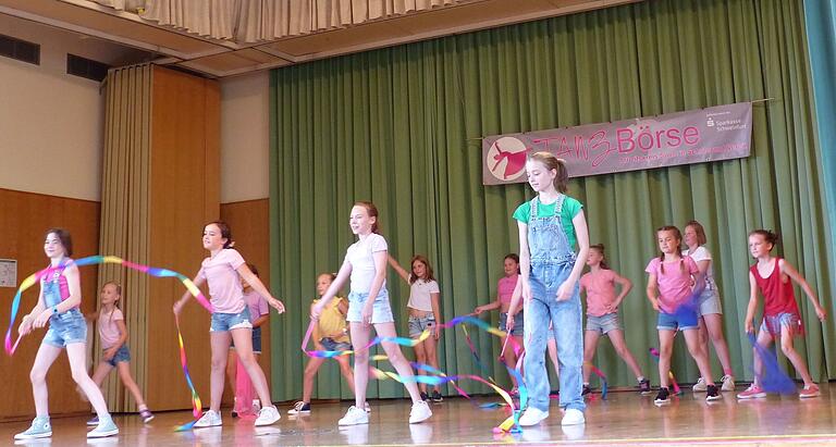 Auch beim Waka Waka der Grundschule Grettstadt war das Publikum voll dabei.