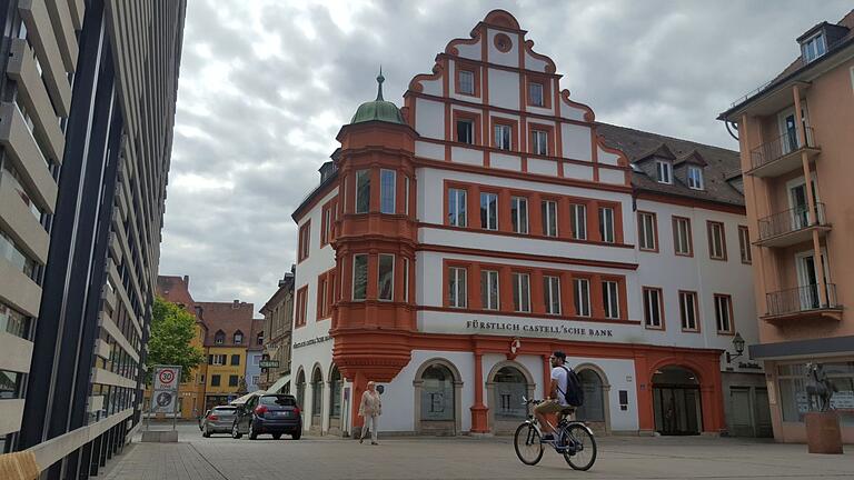 Der Sitz der Fürstlich Castell'schen Bank am Unteren Markt in Würzburg.