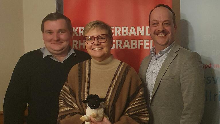 Freuten sich über das große Interesse an der Veranstaltung 'Pizza und Politik' des SPD-Ortsvereins Mellrichstadt (von links): Kreisvorsitzender René van Eckert, Bundestagsabgeordnete Sabine Dittmar und Stadtrat Matthias Kihn. Freuten sich über das große Interesse an der Veranstaltung 'Pizza und Politik' des SPD-Ortsvereins Mellrichstadt (von links): Kreisvorsitzender René van Eckert, Bundestagsabgeordnete Sabine Dittmar und Stadtrat Matthias Kihn.