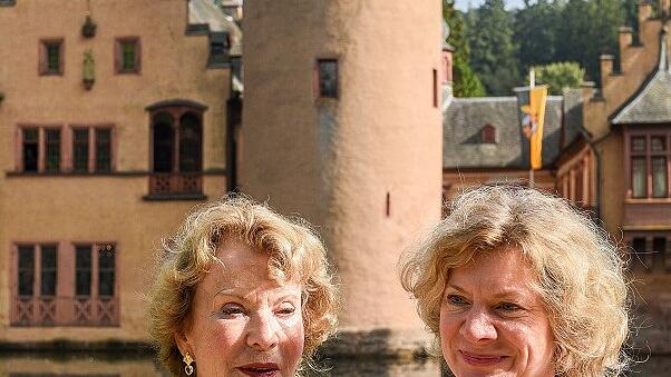 Hedwig Gräfin von Ingelheim (li.) mit Tochter Marie Antoinette. Hedwig Gräfin von Ingelheim (li.) mit Tochter Marie Antoinette.