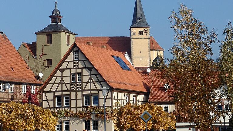 Kirchenburgen, historische Sehenswürdigkeiten und gastronomische Tipps &ndash; das alles findet sich in Jochen Heinkes neues Buch &bdquo;... ins Land der Franken fahren&ldquo;.