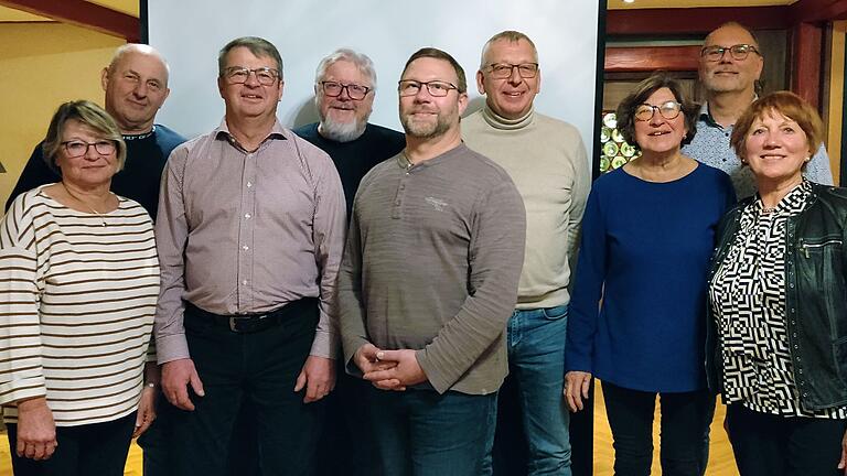 Vorstandschaft der FWG Sommerach: Sieglinde Baumann (von links), Hans Wilhelm, Stephan Strobel, Richard Baumann, Markus Biegner, Michael Hetterich, Marga Strobel, Klaus Heinrich - es fehlen: Felix Kurzmann, Urban Kaupert, Maria Helbig-Blaß, Josef Jakob und Jutta Wilhelm Vorstandschaft der FWG Sommerach: Sieglinde Baumann (von links), Hans Wilhelm, Stephan Strobel, Richard Baumann, Markus Biegner, Michael Hetterich, Marga Strobel, Klaus Heinrich - es fehlen: Felix Kurzmann, Urban Kaupert, Maria Helbig-Blaß, Josef Jakob und Jutta Wilhelm