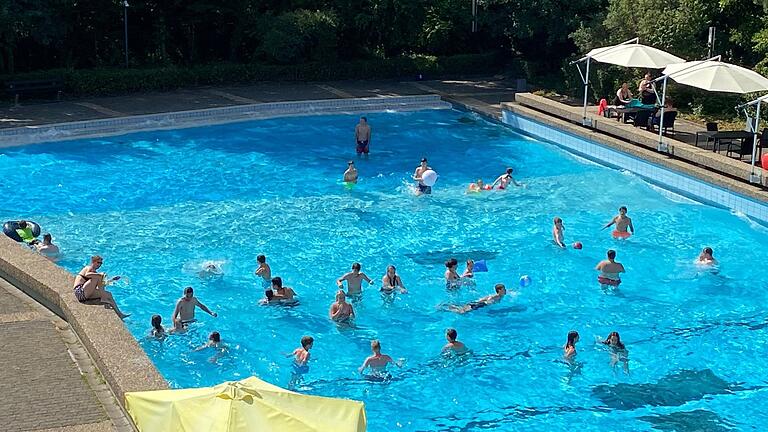 Seit Anfang Mai ist Badespaß im Freibad im Landkreis Rhön-Grabfeld wieder möglich. Unser Archivfoto von 2022 entstand im Freibad Mellrichstadt. Seit Anfang Mai ist Badespaß im Freibad im Landkreis Rhön-Grabfeld wieder möglich. Unser Archivfoto von 2022 entstand im Freibad Mellrichstadt.