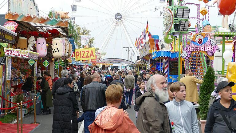 Der Zuspruch zur Königshöfer Messe ist nach wie vor ungebrochen. Die Menschen aus der Region kommen gerne nach Königshofen.