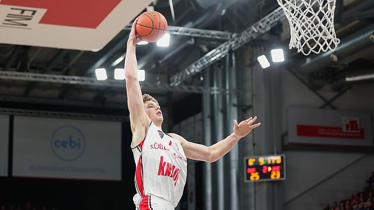 Können die FIT/One Würzburg Baskets (im Bild: Hannes Steinbach) heute einen Heimsieg gegen die MHP Riesen Ludwigsburg holen? Können die FIT/One Würzburg Baskets (im Bild: Hannes Steinbach) heute einen Heimsieg gegen die MHP Riesen Ludwigsburg holen?