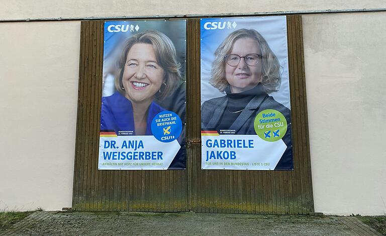Im Scheunentor-Format: Bei der Bundestagswahl war Gabriele Jakob auf einem riesigen CSU-Plakat in Sömmersdorf zu sehen. Im Scheunentor-Format: Bei der Bundestagswahl war Gabriele Jakob auf einem riesigen CSU-Plakat in Sömmersdorf zu sehen.