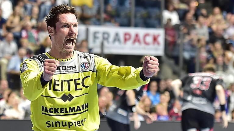 Carsten Lichtlein, Torwart des HC Erlangen, wird wohl noch in diesem Jahr Rekordspieler der Handball-Bundesliga mit den meisten Einsätzen werden. Carsten Lichtlein, Torwart des HC Erlangen, wird wohl noch in diesem Jahr Rekordspieler der Handball-Bundesliga mit den meisten Einsätzen werden.