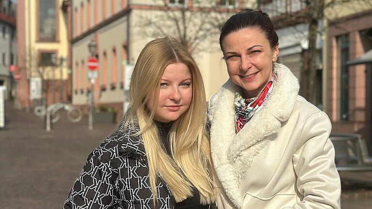 Fühlen sich in Marktheidenfeld angekommen: Mariia Matviiv mit ihrer Tochter Anna Lebedieva (links) . Fühlen sich in Marktheidenfeld angekommen: Mariia Matviiv mit ihrer Tochter Anna Lebedieva (links) .