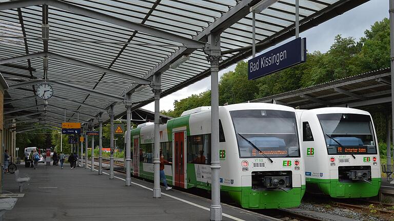 Gehört zum täglichen Erscheinungsbild dazu: der Unterfranken Shuttle am Bahnhof in Bad Kissingen. Gehört zum täglichen Erscheinungsbild dazu: der Unterfranken Shuttle am Bahnhof in Bad Kissingen.