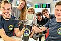Clemens Riegler und Tim Appelt (vorne von links) präsentieren Daedalus. Im Hintergrund von links: Pressesprecherin Ulla Wagner mit Philip Baumann, Maximilian Reigl und Frederik Dunschen, die an Daedalus 2 arbeiten.