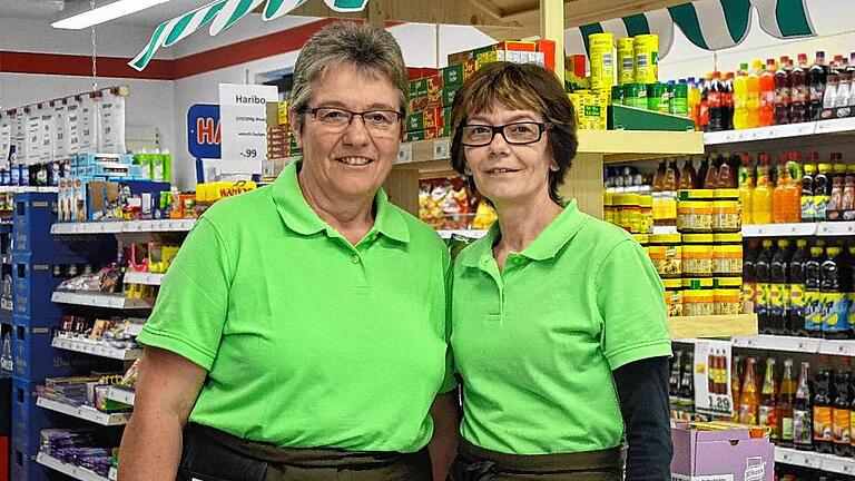 Geschäftsführerin Hannelore Gehrsitz (rechts) und Mitarbeiterin Anna Diel sind froh, dass es weitergeht im Himmelstadter Dorfladen.