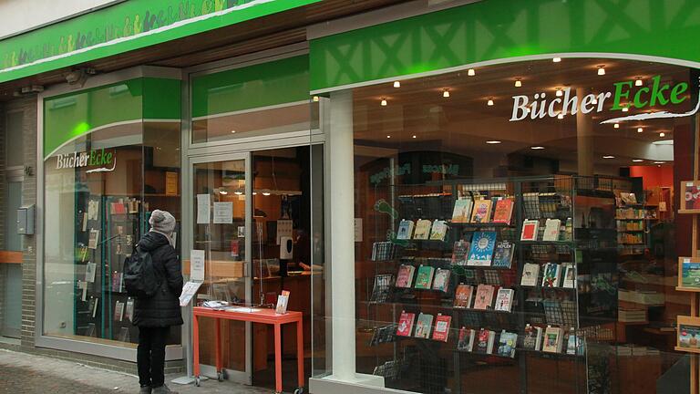 Die Bücher-Ecke Schöningh in Karlstadt wechselt von der Alten Bahnhofstraße in die Hauptstraße.