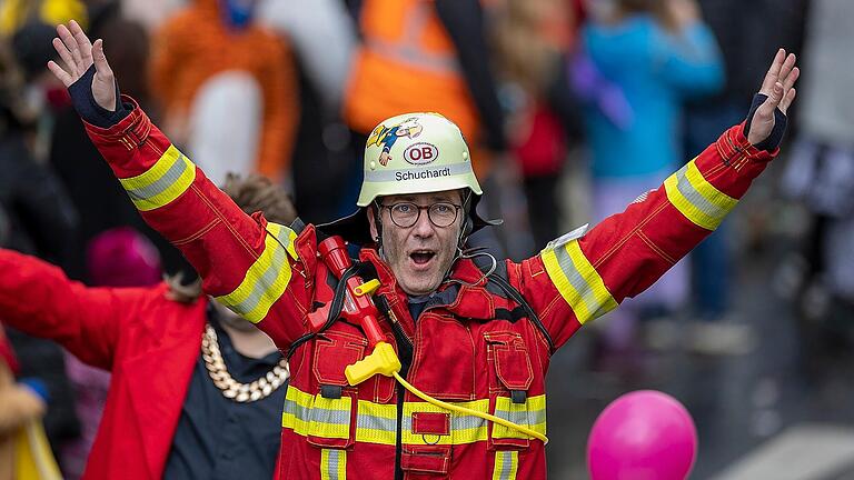 Oberbürgermeister Christian Schuchardt (CDU) fuhr als Feuerwehrmann mit.