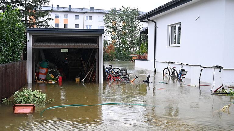 Hochwasser in Österreich - Keller, Erdgeschosse und Garagen sind in Niederösterreich überschwemmt. Hochwasser in Österreich - Keller, Erdgeschosse und Garagen sind in Niederösterreich überschwemmt.