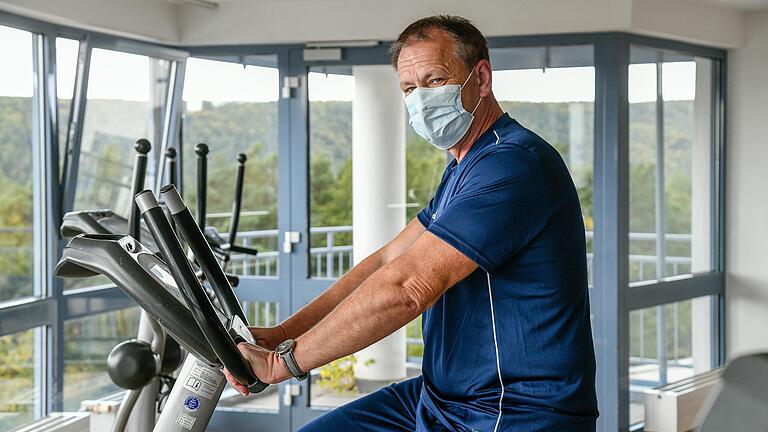 Reha-Patient Marco Appelt auf dem Ergometer: Durch das Training hat der Polizist seine Ausdauer und sein Wohlbefinden gesteigert.