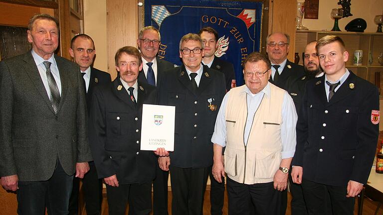 Geehrte und Verantwortliche bei der Feuerwehr Mainbernheim (von links): Robert Finster, Christian Zimmermann, Manfred Weigand, Peter Kraus, Rainer Saueracker, Holger Düll, Georg Braun, Karl Volland, Michael Gebert und Dominik Firmkäs.